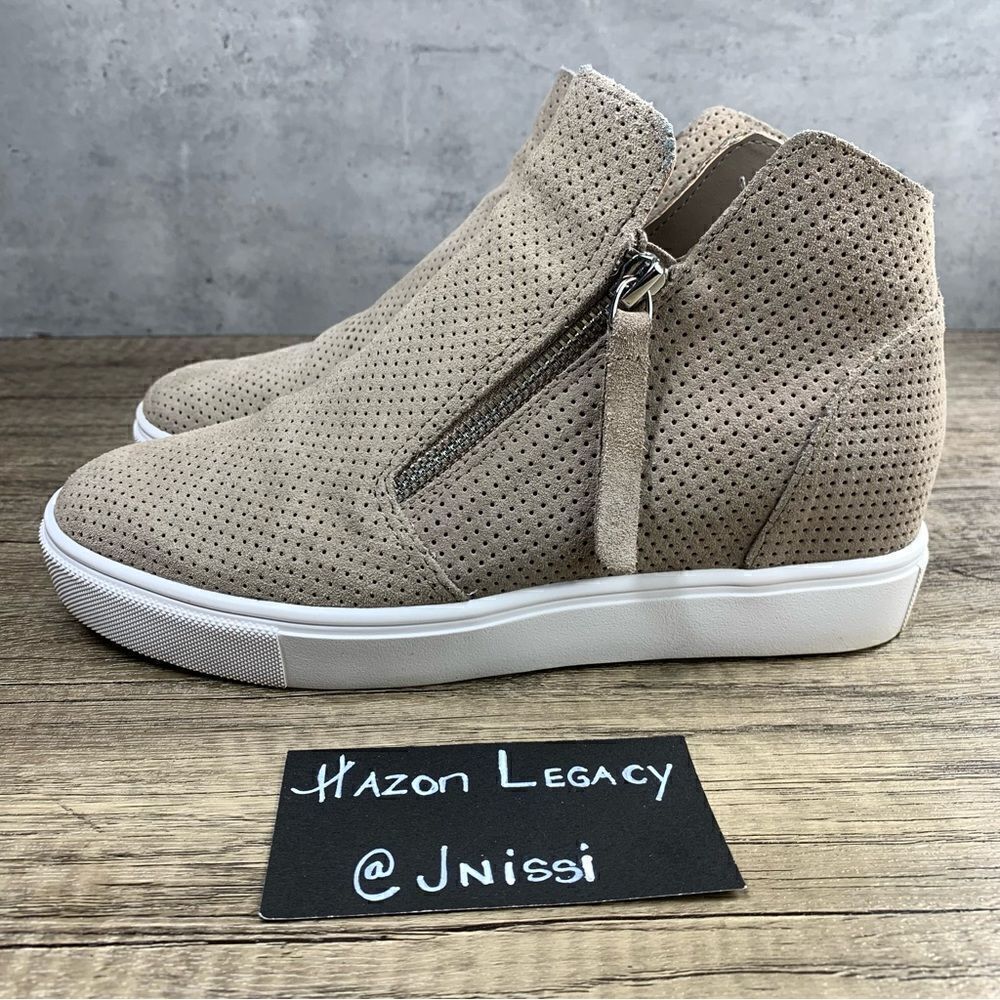 Steve Madden~Women's~” Caliber” Taupe Suede Ankle~Sneakers~Size 8.5M.